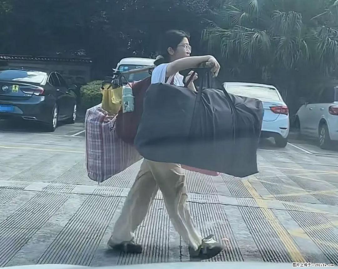 全网追的“扁担女孩”,找了一份暑假工,时薪12元 - 河池生活资讯 - 河池28生活网 hc.28life.com